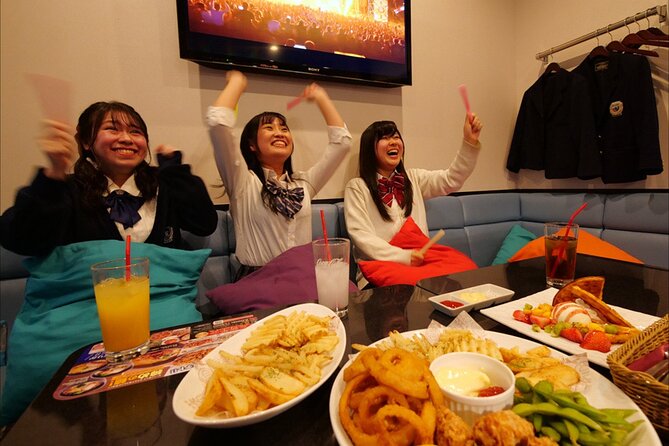 2 Hours Karaoke Room With Set Menu and Unlimited Drinks in Osaka