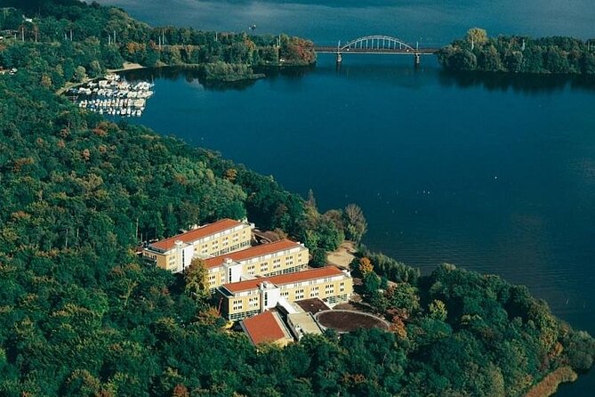 Berlin and Potsdam Private full day Tour by Car