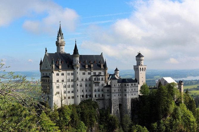 From Munich: Neuschwanstein Castle and Linderhof Private Tour