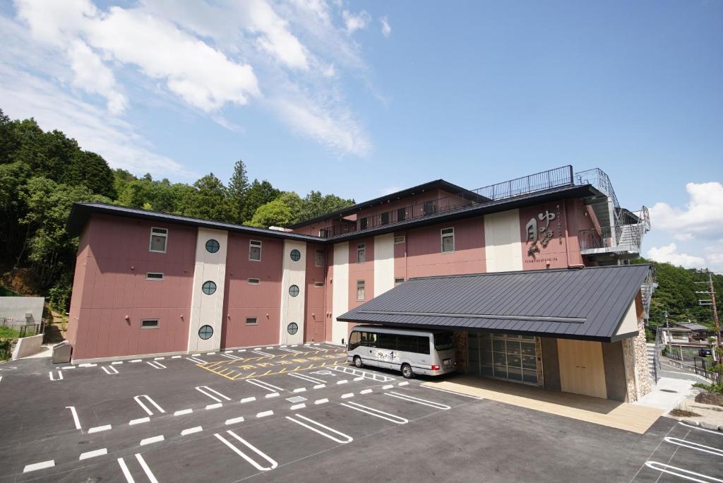 Kyoto Is a Ryokan With a View of the Moon and the Sky Review