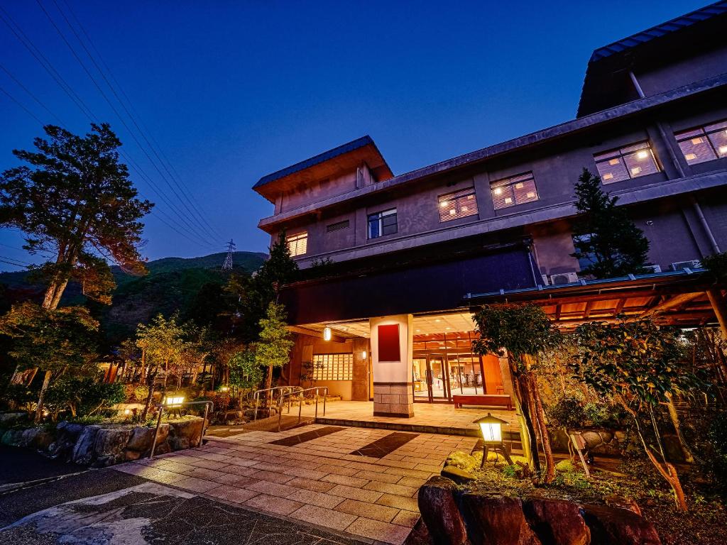 2 of Our Favorite Hotels in Yubara Onsen, Maniwa