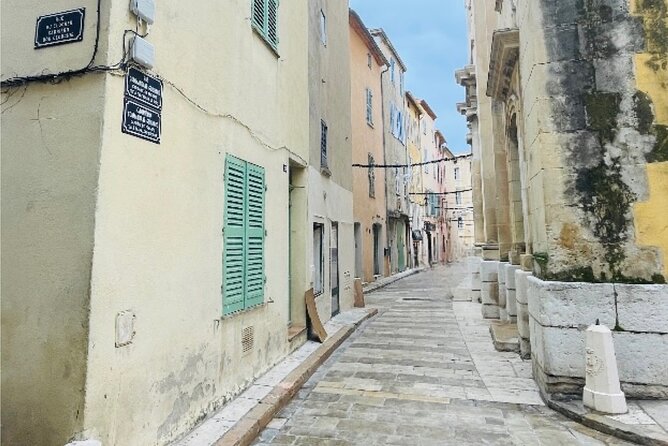 Saint-Tropez Scavenger Hunt and Sights Self-Guided Tour