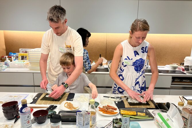 Tokyo 7hr Private Guided Tour & Sushi Roll Making Experience