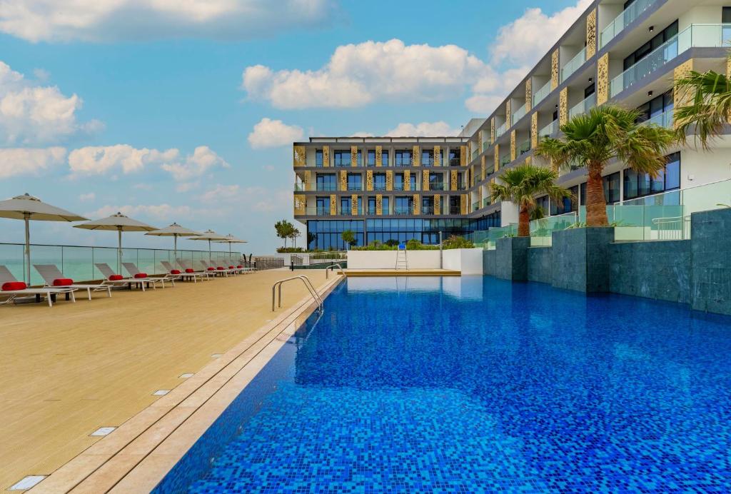 Beach Bay Hotel Mirfa Review