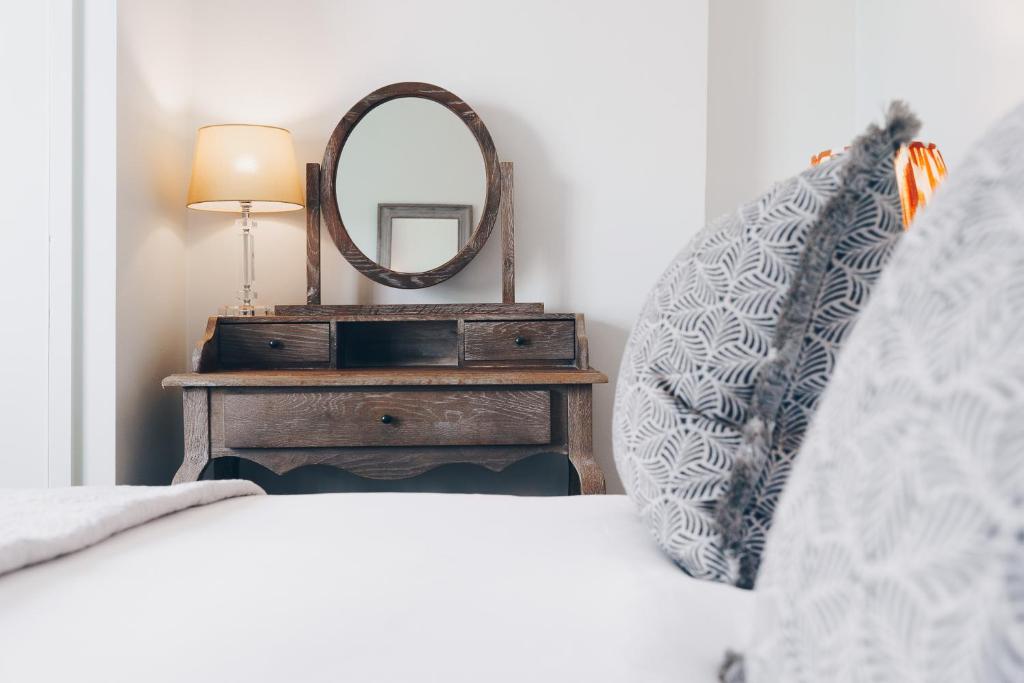 The Crab & Lobster Review