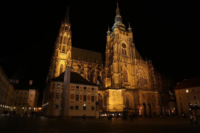 3-hour Prague by Night Walking Tour - Overview of Pragues History and Buildings