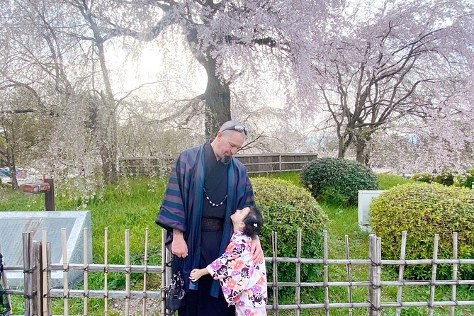 Kyoto Gion: Japanese Traditional Experience -Kimono, Yukata - Exploring Gion in Traditional Attire