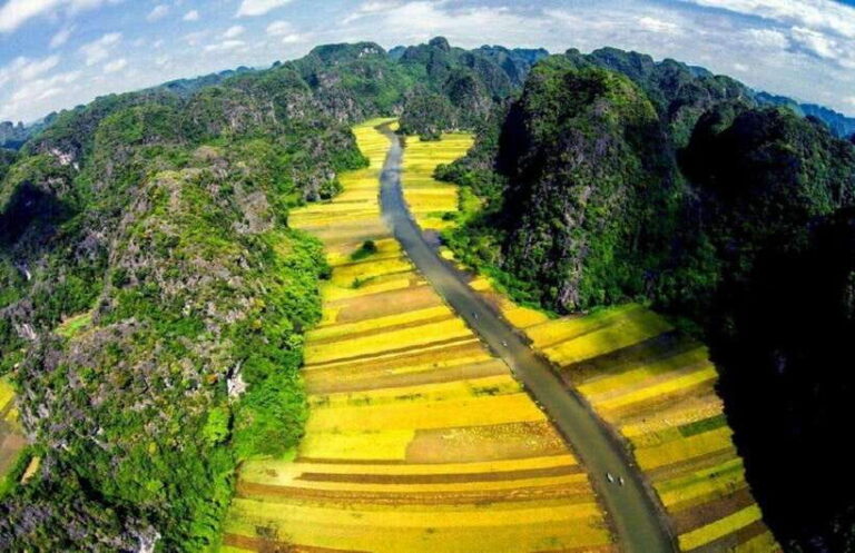 Hanoi / Ninh Binh: Trang an Eco-Tourism – Hoa Lu & Mua Cave