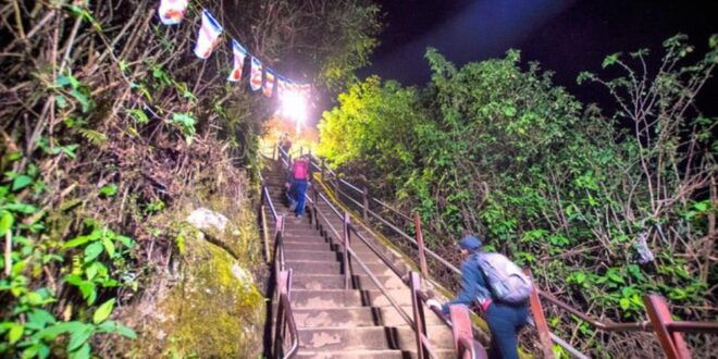 Adams Peak Overnight Trek Through Peak Wilderness - Surroundings and Description