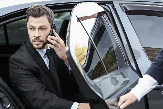 Limo Service Logan International Airport to Boston - The Vehicle and Amenities