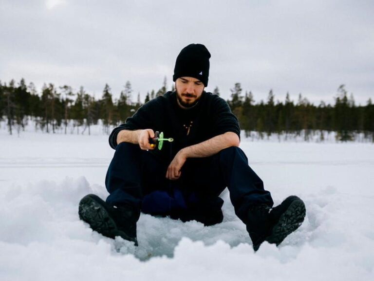 Saariselkä: Ice Fishing Adventure - Included in the Tour