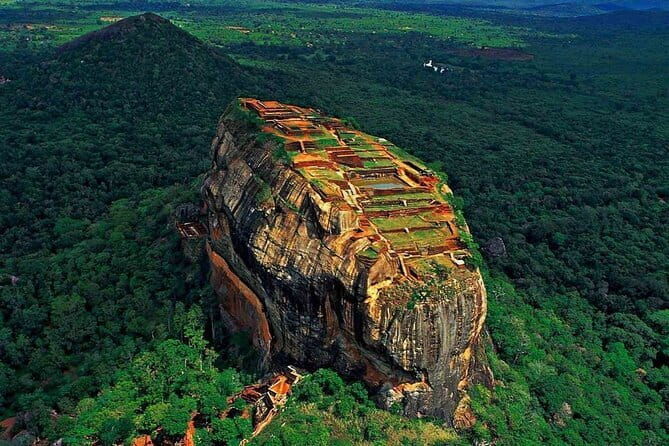 Sigiriya Lion Rock & Dambulla Cave Temple Day Tour From Colombo - Good To Know