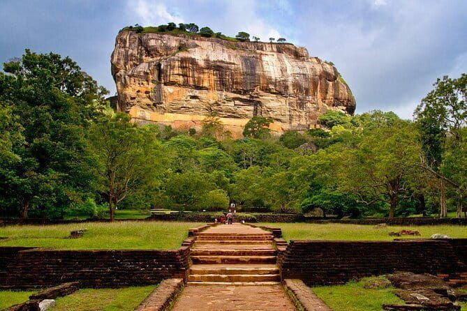 Sigiriya Lion Rock & Dambulla Cave Temple Day Tour From Colombo - Exploring the Sigiriya Museum
