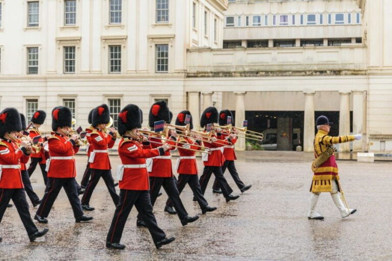 Skip the line Westminster Abbey & Guard Change Ceremonies - Behind the Scenes at St. James’s Palace and St. James’s Park