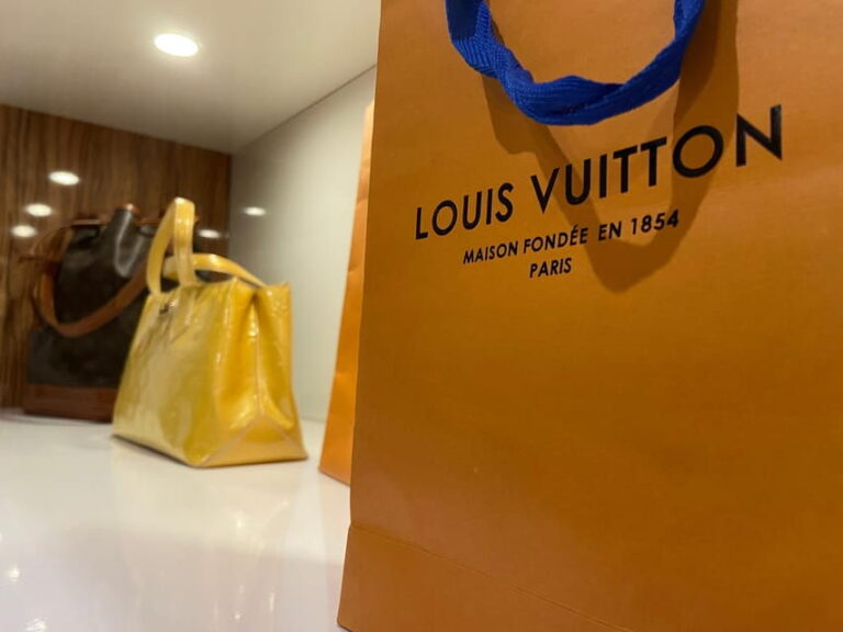 Vienna: Luxury Vintage Fashion Walking Tour - Practical Details and What to Expect