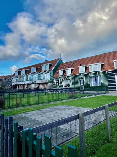 Volendam: Bike Rental including Highlights-Routes