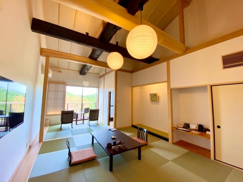 Planning Your Yoshino Trip? 4 Best Hotels to Consider